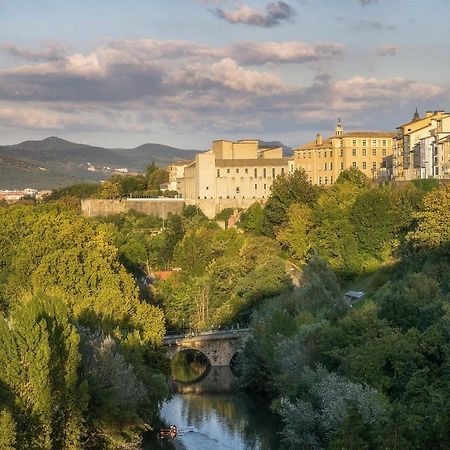 Apartamentos Mendebaldea Suites Pamplona Kültér fotó