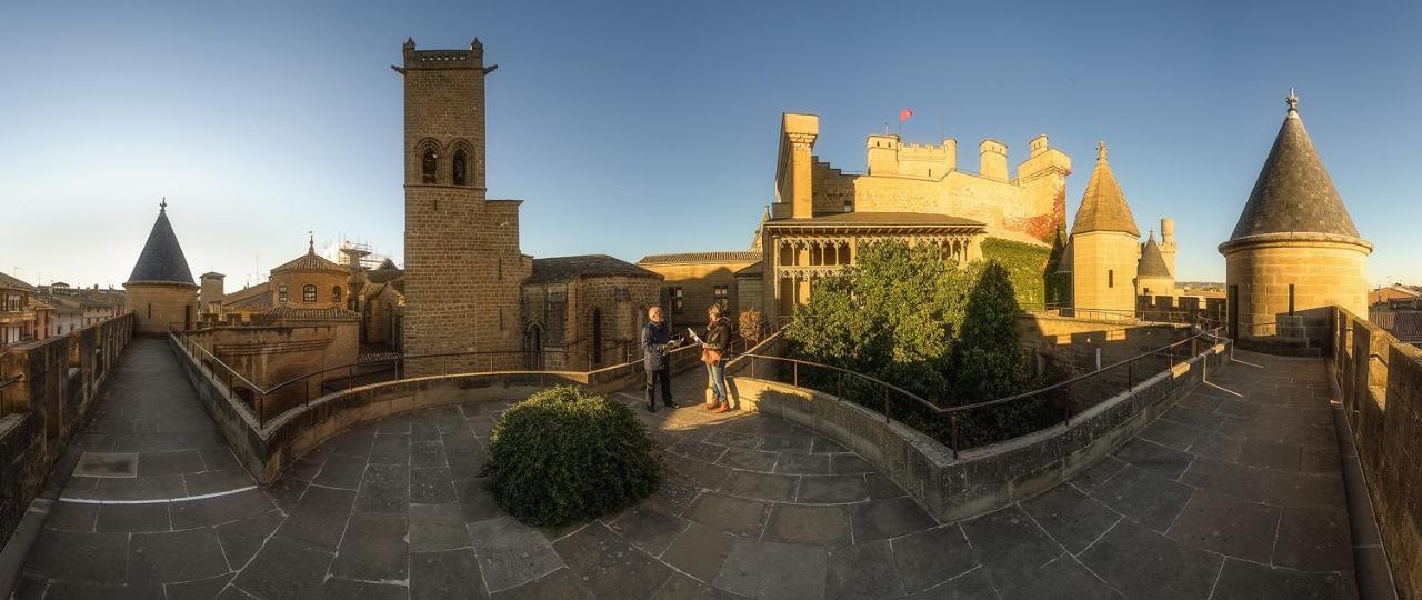 Apartamentos Mendebaldea Suites Pamplona Kültér fotó